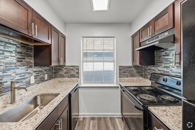 2BR, 1.5BA - 1,050SF - Kitchen - Regency at Ridgmar