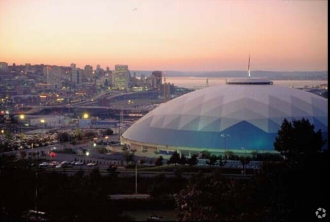 Building Photo - Harborview East
