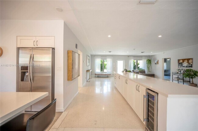 Foto del edificio - 920 W 43rd Ct
