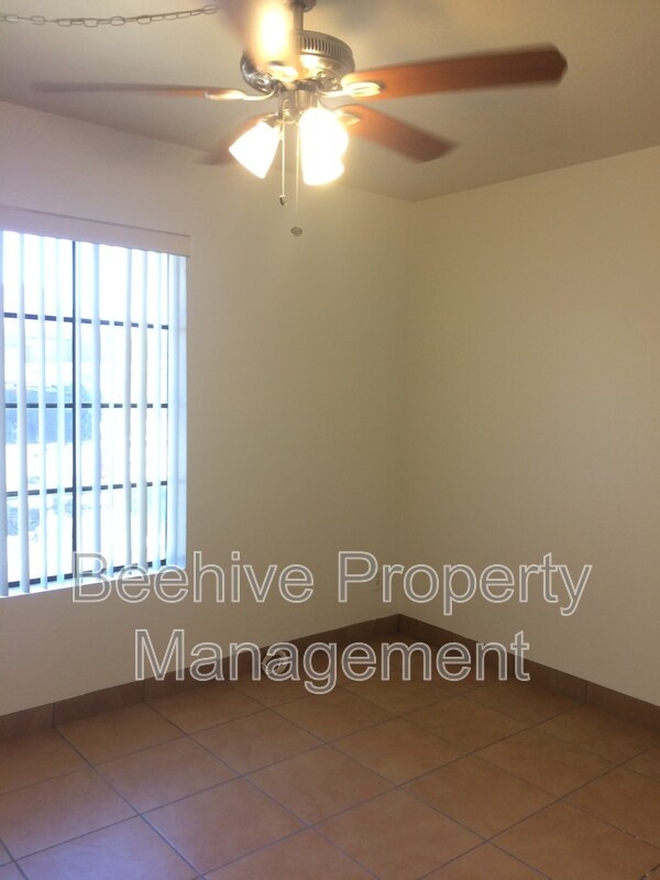 Foto del edificio - 2455 E Broadway Rd