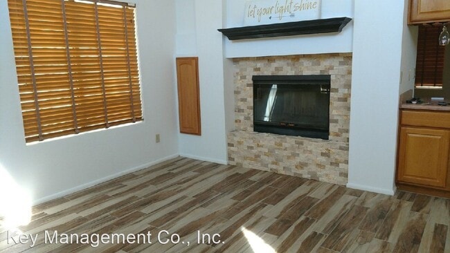 Building Photo - 3 br, 2 bath House - 4130 W. Siesta Ln.