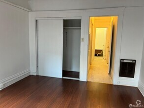 Building Photo - 324 Hyde St