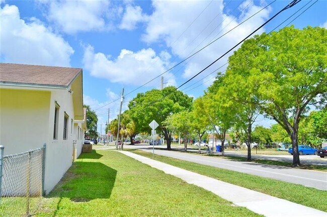 Building Photo - 203 N 59th Ave