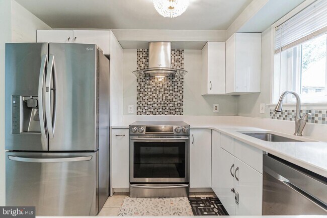 Building Photo - 7866 Archbold Terrace