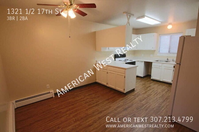 Building Photo - 1321 1/2 17th St-A