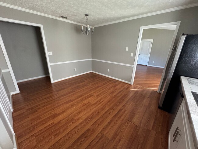 Foto del edificio - 3 Bedroom, 2 Bathroom- House in Silver Creek!