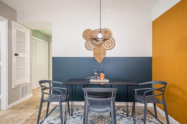 Foto del edificio - 1283 Sweet Pine Dr