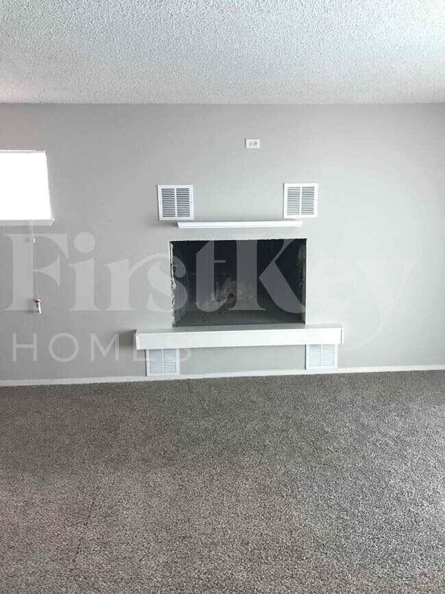 Foto del edificio - 1810 Renada Cir