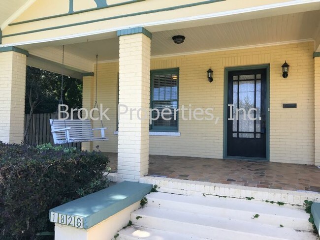 Building Photo - 1826 E Lee St