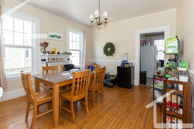 Photo - Amazing 5 bed 3 bath in Brighton.... Don't miss out!! House