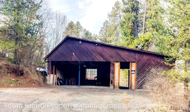 Building Photo - 2 br, 1.5 bath House - 1121 Big Meadow Road