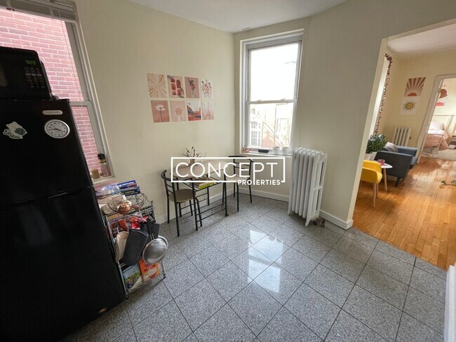 Building Photo - 70 Joy St