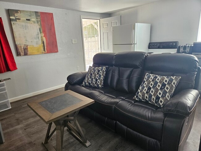 Foto del edificio - 1815 E 8th St