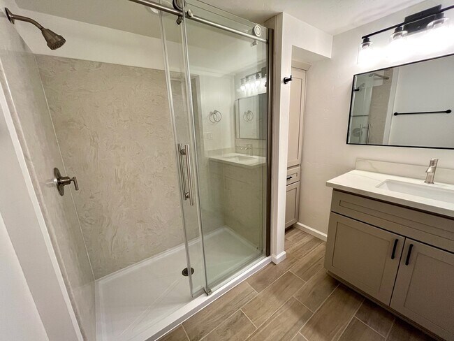 Baño de la planta baja - 13642 Brooks Rd