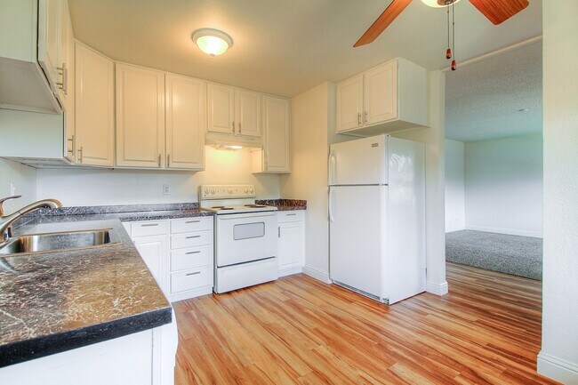 Foto del edificio - 6233 Montecito Blvd