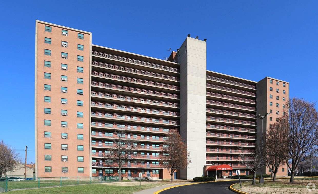 Foto principal - Stanley Rowe Towers and Townhomes