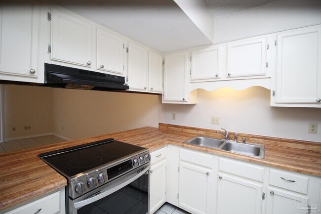 Foto del edificio - 8113 Stonebrook Dr