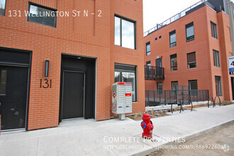 Building Photo - 131 Wellington St N