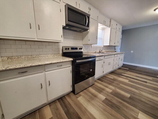 Foto del edificio - Beautiful 3 bedroom 1 bath home AVAILABLE NOW!