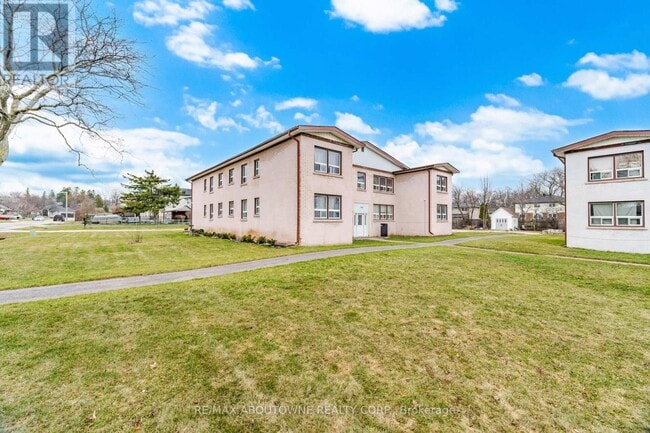 Building Photo - 1047 Churchill Ave