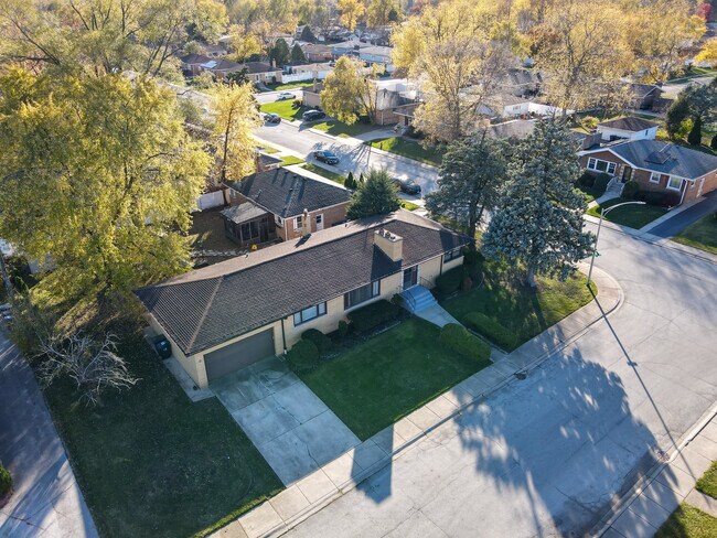 Building Photo - 16301 Drexel Ave