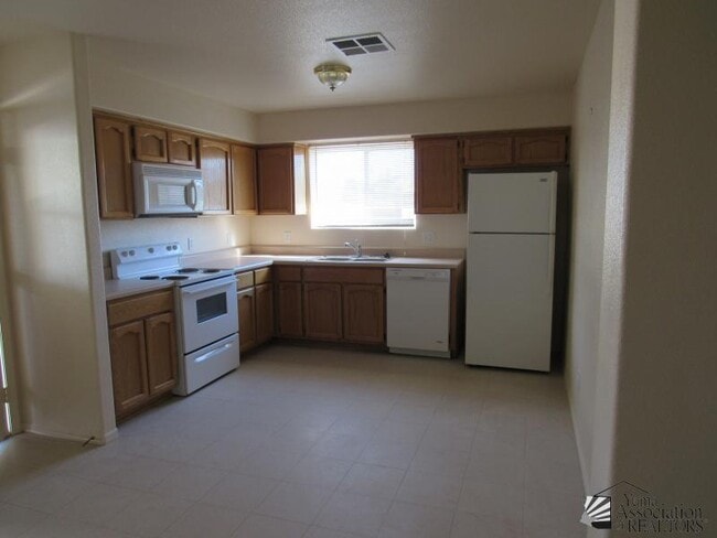 Building Photo - 3039 S Tangerine Ave
