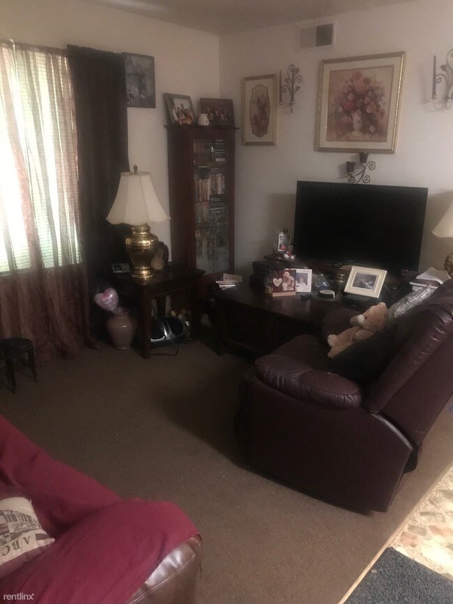 Foto del edificio - 1 br, 1 bath Apartment - Uptown Apartments #6