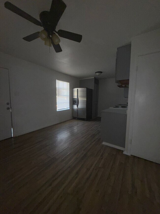 Building Photo - 1503 Mulford St