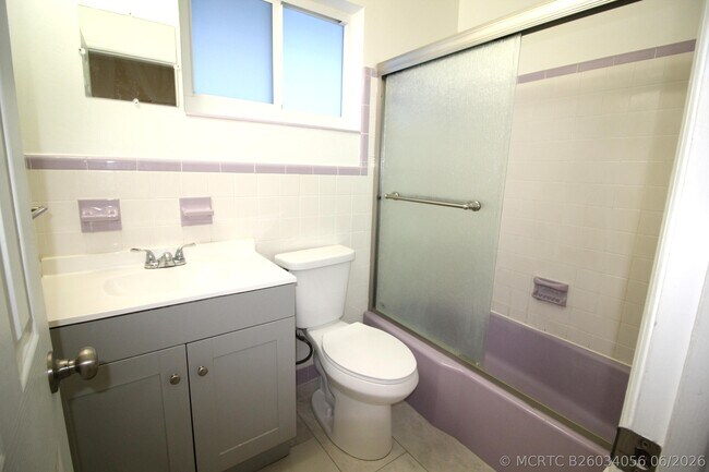 Foto del edificio - 4440 Bougainvilla Dr