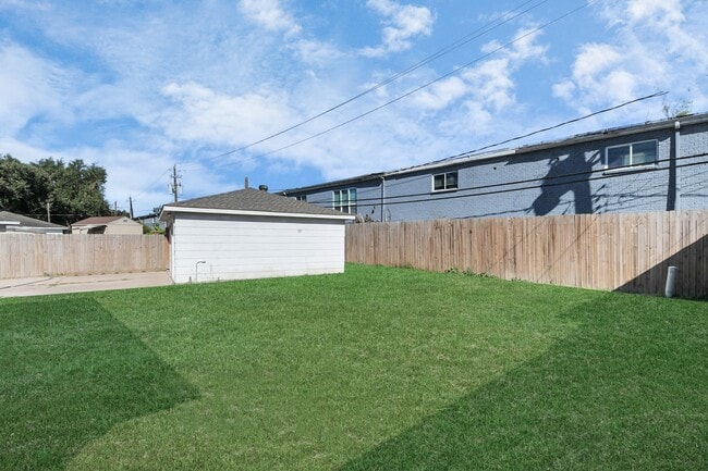 Building Photo - 9126 Troulon Dr