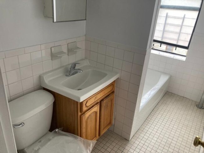 Foto del edificio - 2 bedroom in BRONX NY 10458