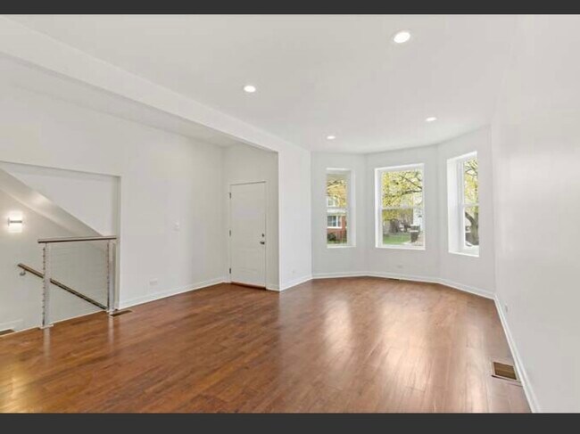 (pre furniture) living room/dining room - 7017 S Eberhart Ave