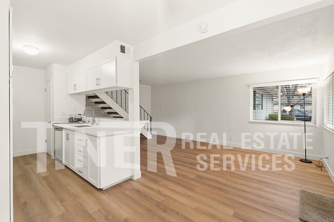 Foto del edificio - 243 Breuner Dr