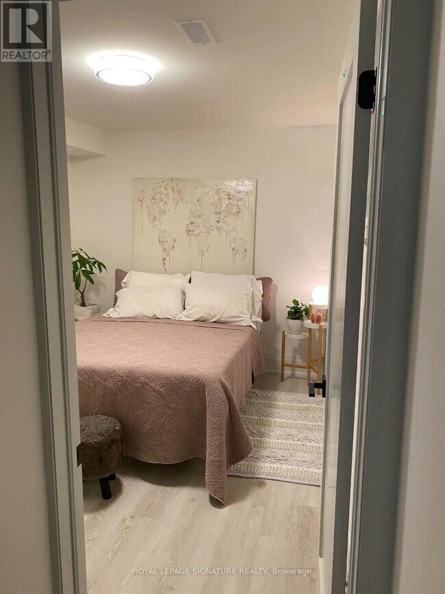 Building Photo - 9 Hazelwood Ave