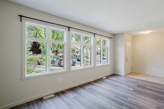 Photo du bâtiment - Modern 3-Bedroom Suite in 4-Plex – Limited-Time Rental Incentive! Sign a 12-month lease and choos...