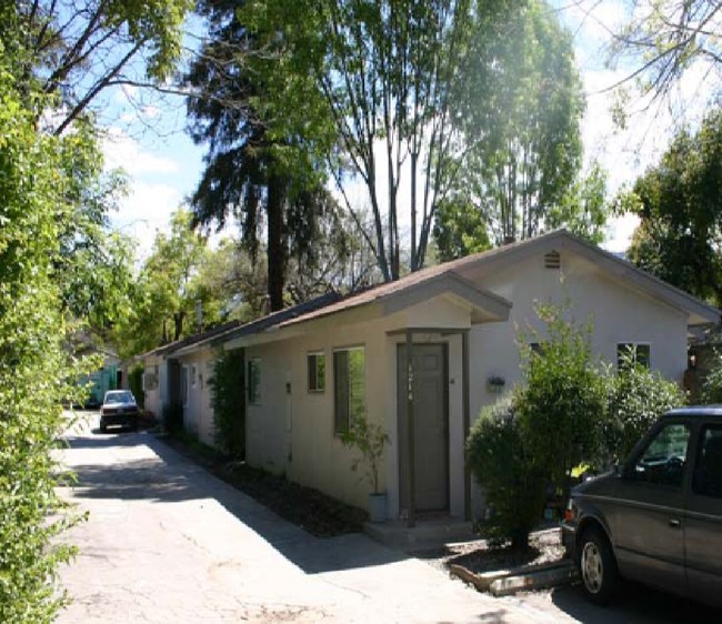 Foto del edificio - Tico Road Cottages