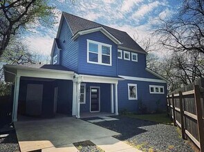 Building Photo - 1125 Saucedo St