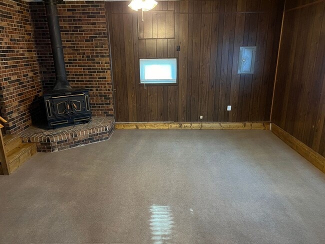 Building Photo - 3 Bedrooms! 2 Bathrooms! Across from Pittm...