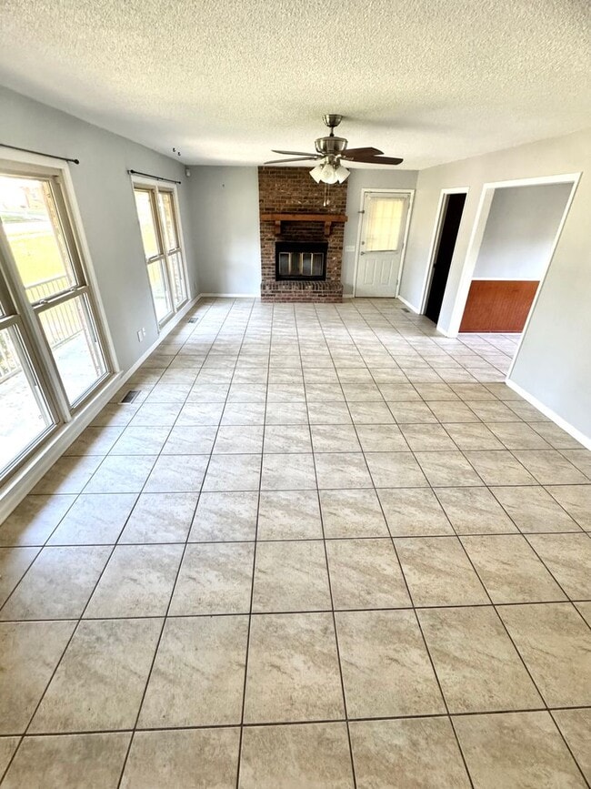 Building Photo - 115 Antler Dr