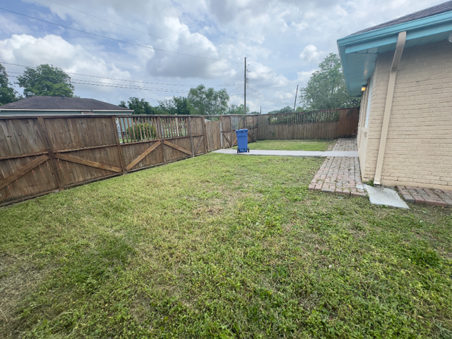 Building Photo - 2238 Reynes St