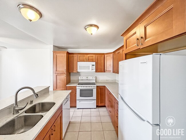 Foto del edificio - Beautiful 2B/2BA Condo in Pacific Beach w/ Parking & Swimming Pool!