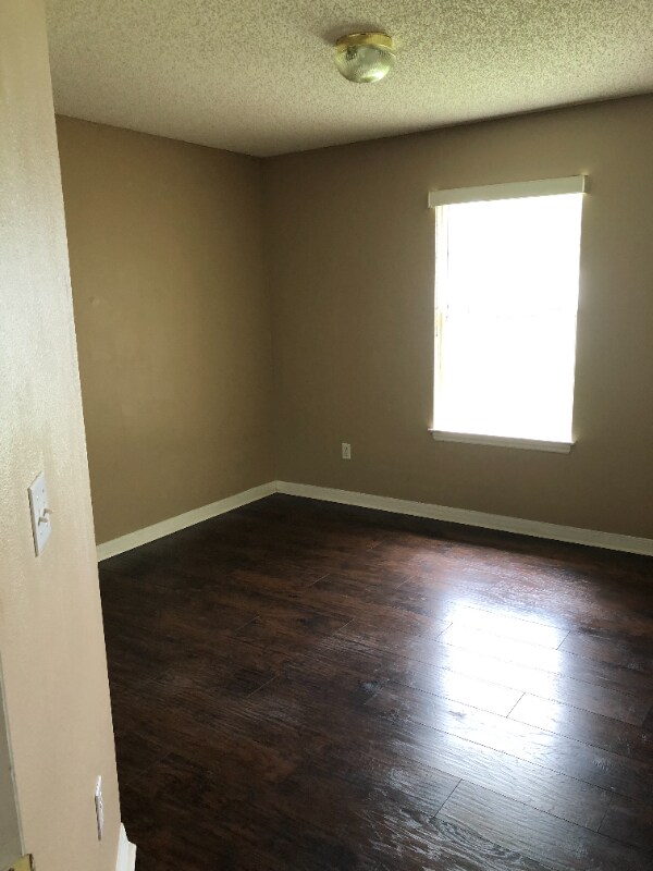 Building Photo - 36 Lamont Ln