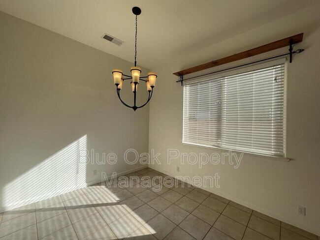 Foto del edificio - 1877 Devonshire Dr