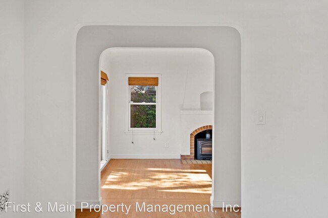 Foto del edificio - 2 br, 1 bath House - 2040 Pine Street