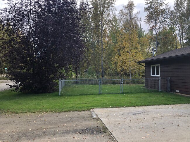 Jardín delantero - 2835 Marathon Way