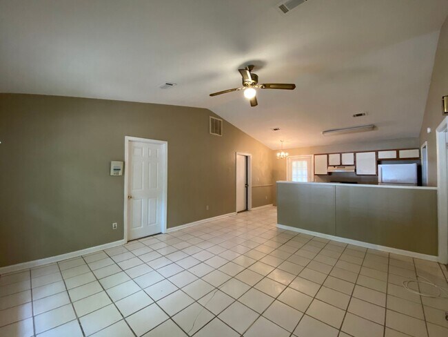 Building Photo - 3 BR / 2 BA Single Family Split Plan home ...