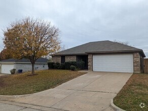 Building Photo - 636 Ozark Ave
