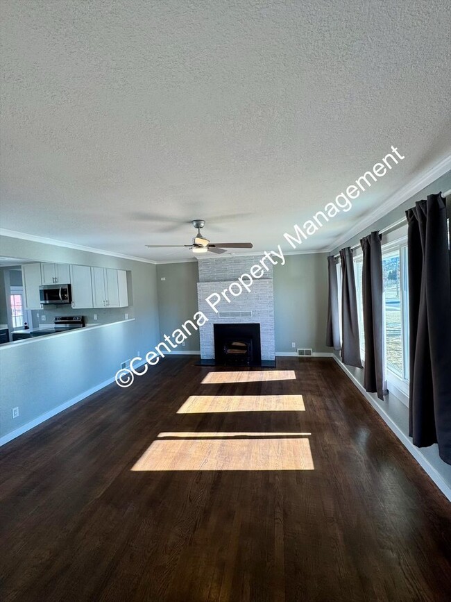 Building Photo - 4 bedroom 2 Bathroom with large yard in Anaconda