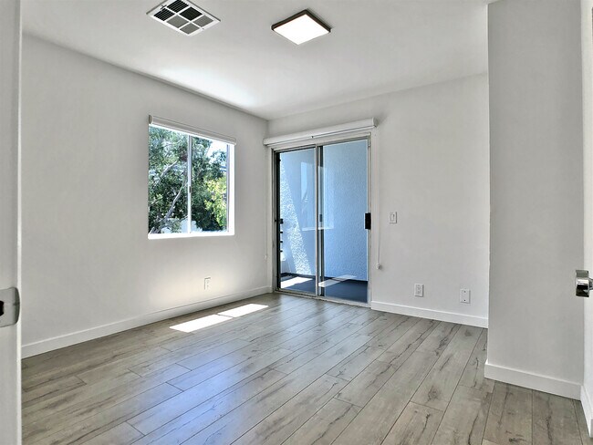 Foto del edificio - 1818 Camden Ave