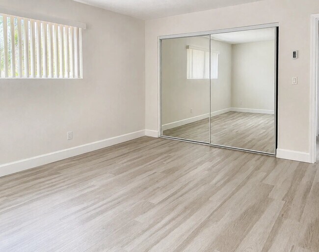 Foto del edificio - 2330 Grove Ave
